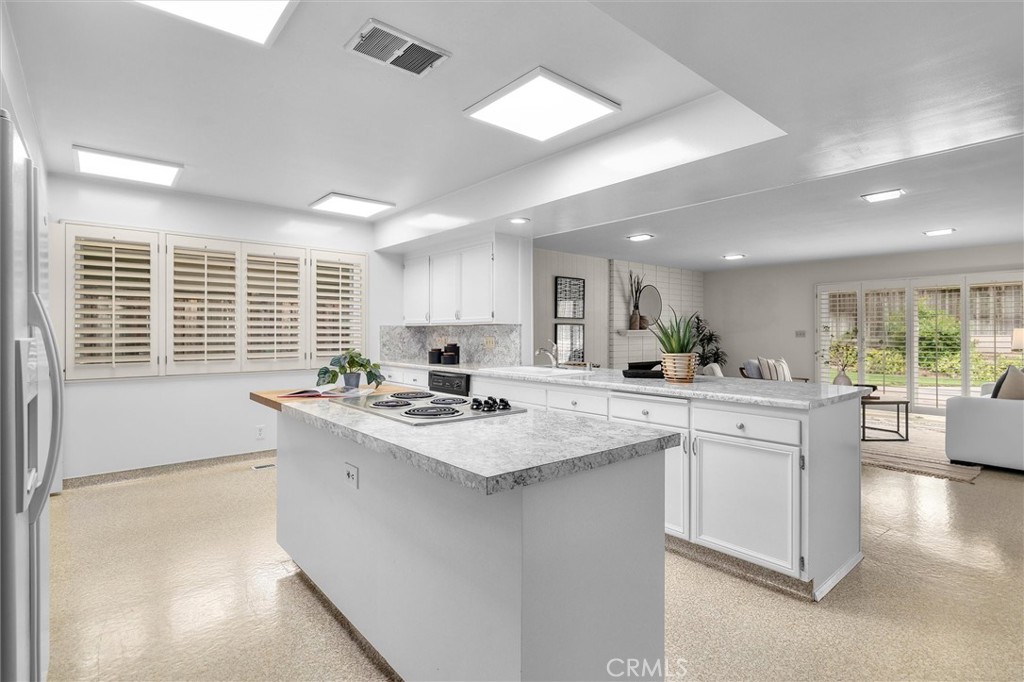 1812 Tradewinds Lane