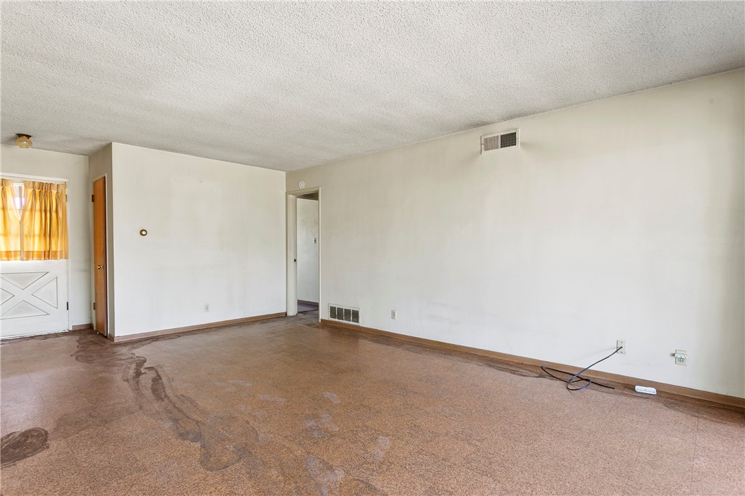 1341 E E Monroe