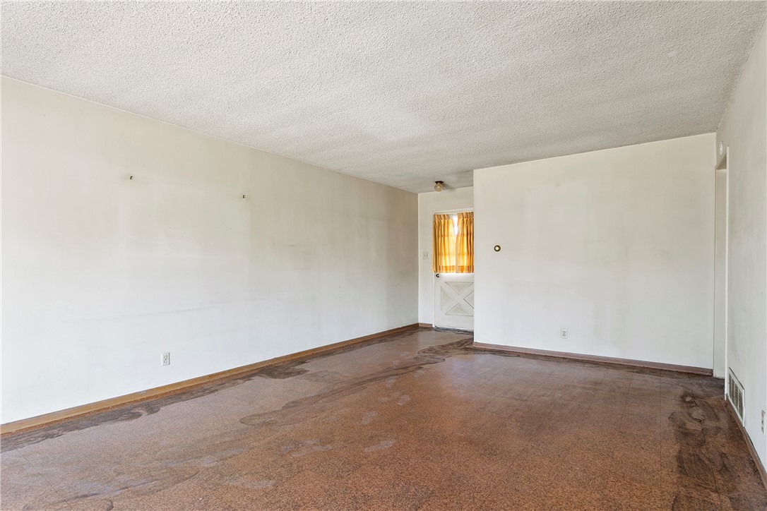 1341 E E Monroe