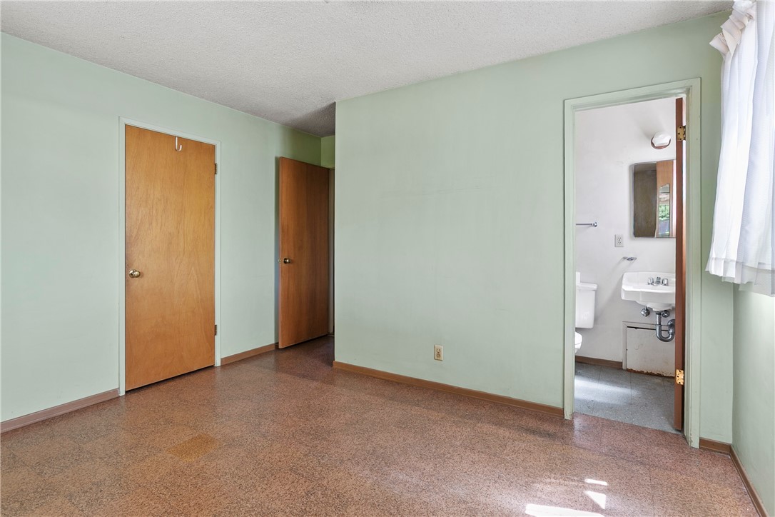 1341 E E Monroe