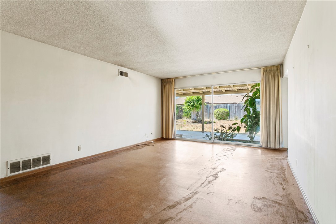 1341 E E Monroe