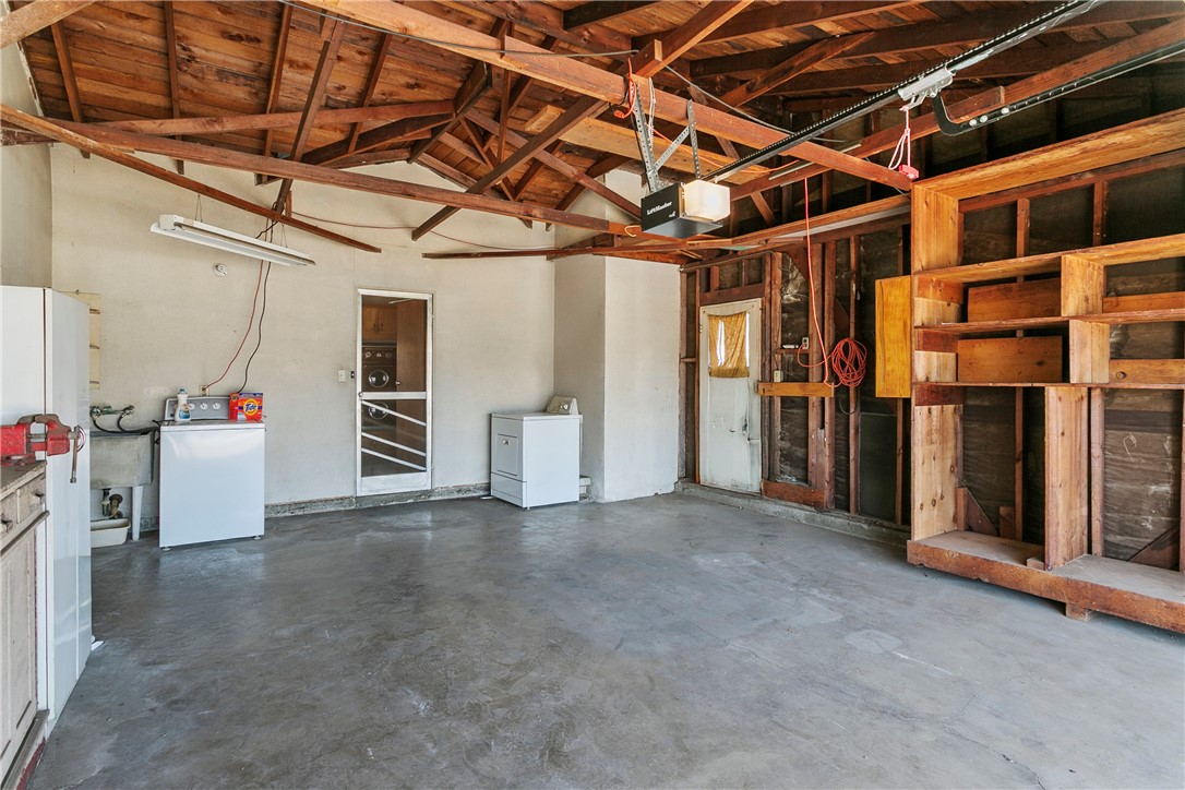 1341 E E Monroe