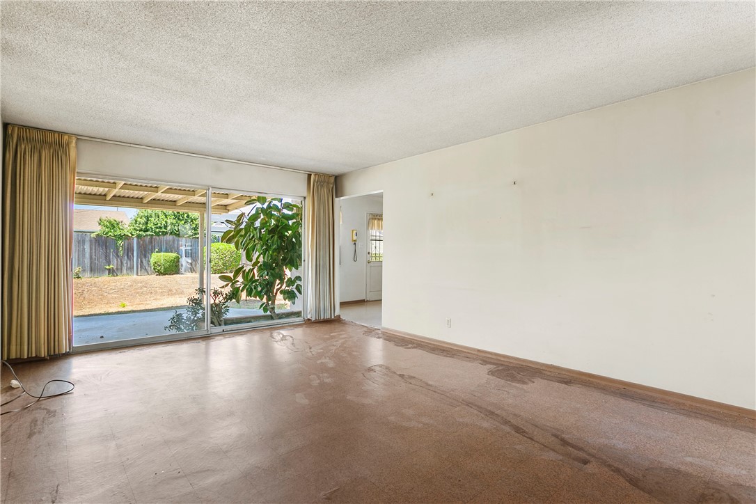 1341 E E Monroe