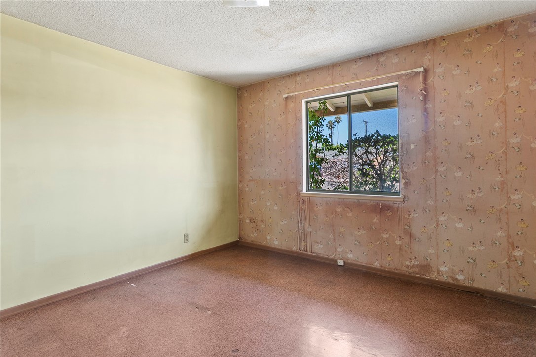 1341 E E Monroe