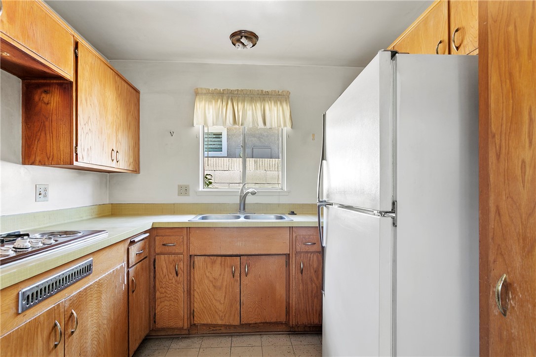 1341 E E Monroe