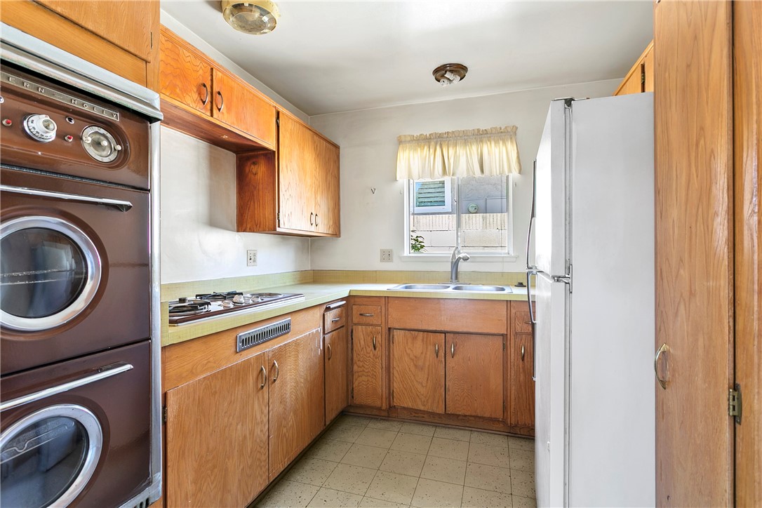 1341 E E Monroe
