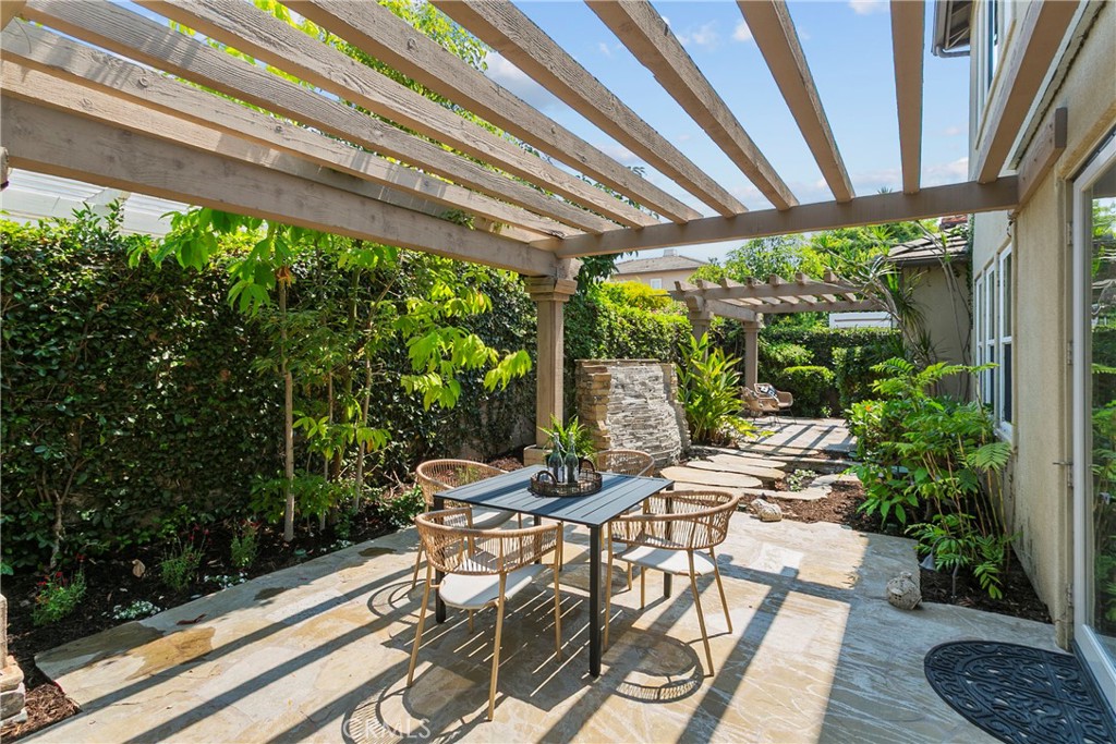 11 Flora Springs