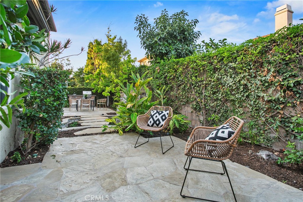 11 Flora Springs