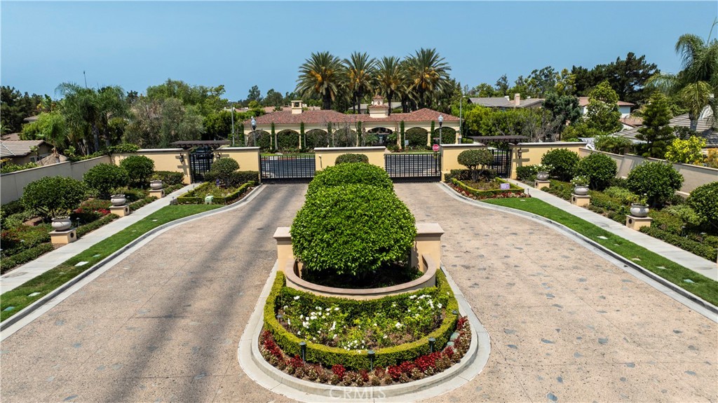 11 Flora Springs