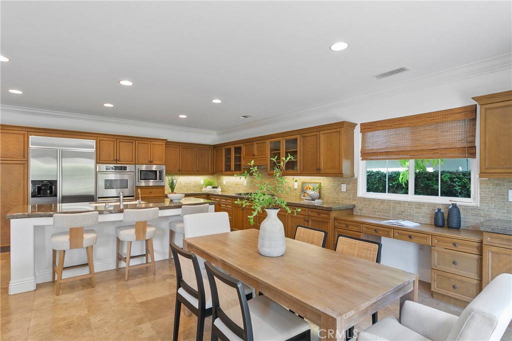 11 Flora Springs