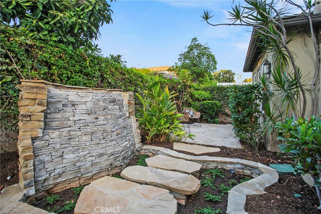 11 Flora Springs