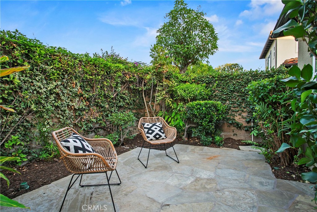 11 Flora Springs