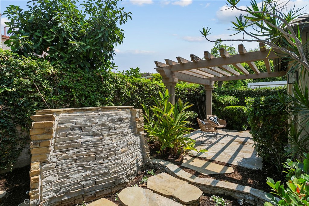 11 Flora Springs