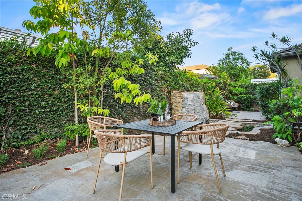 11 Flora Springs