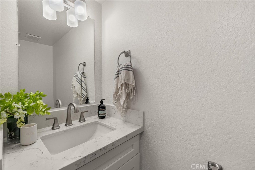 2200 Canyon Drive 8