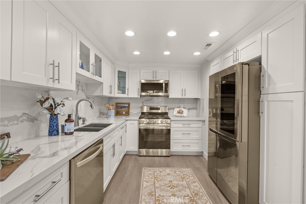 2200 Canyon Drive 8