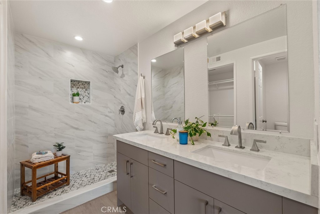 2200 Canyon Drive 8