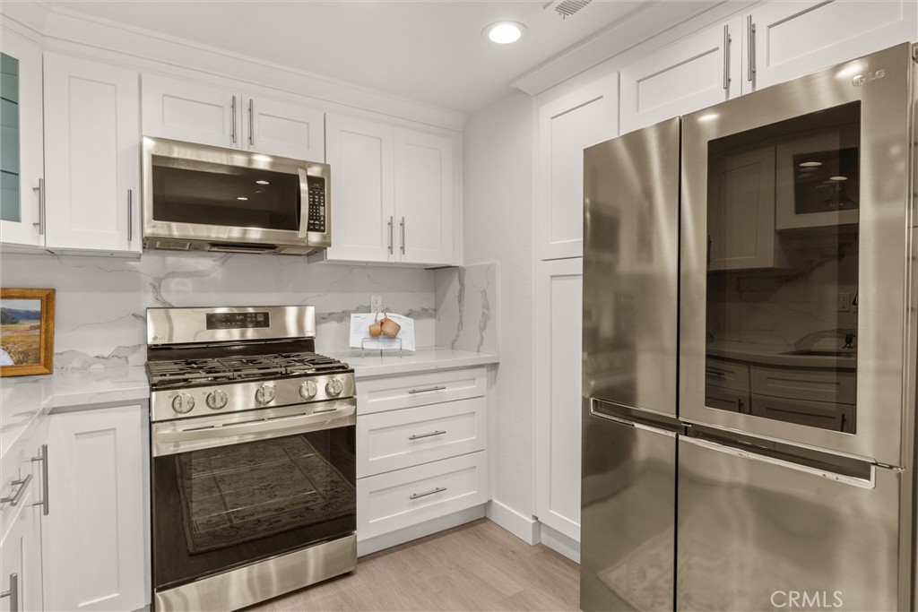 2200 Canyon Drive 8
