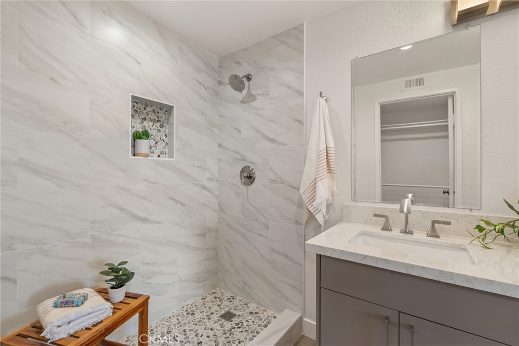 2200 Canyon Drive 8