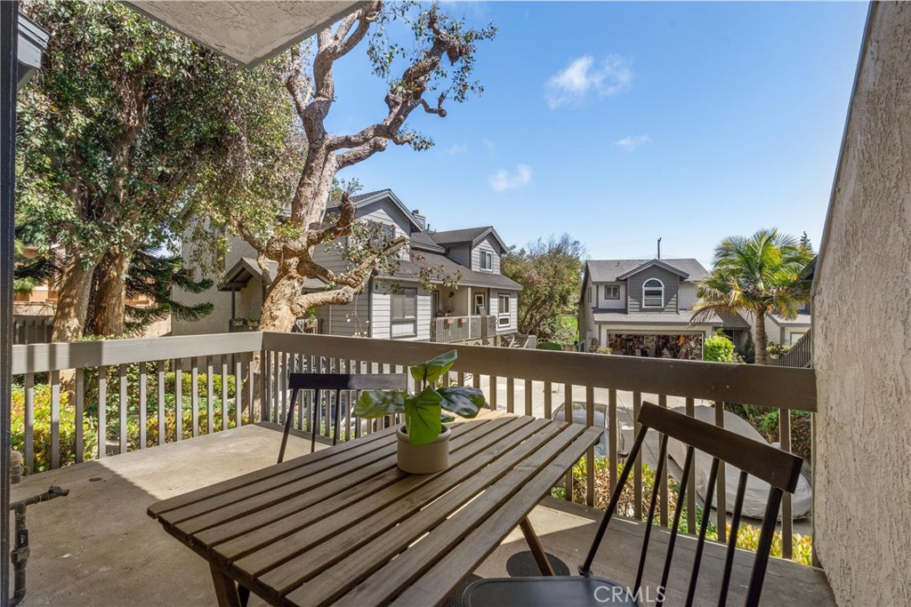 2200 Canyon Drive 8
