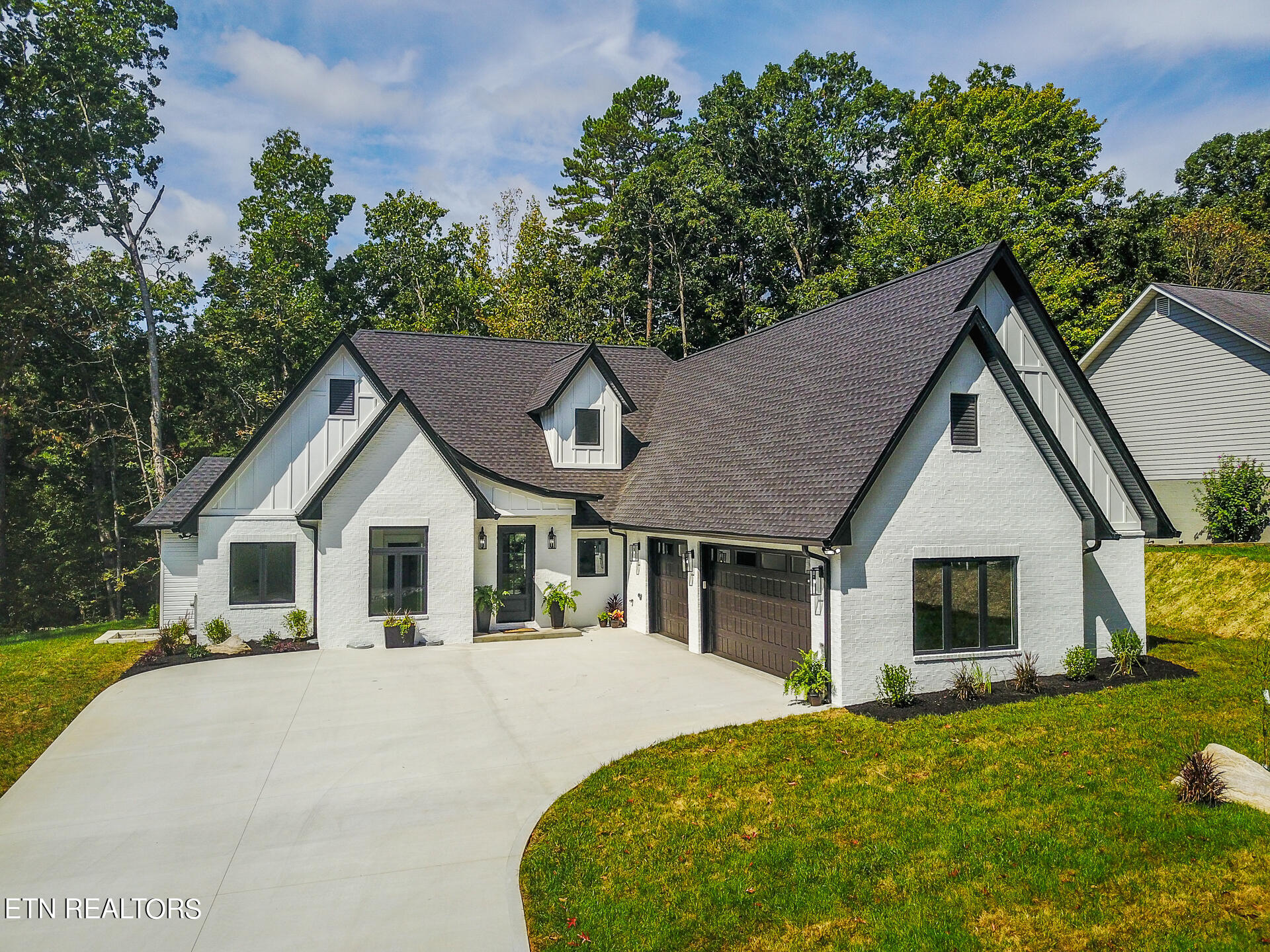 182 Oostanali Way