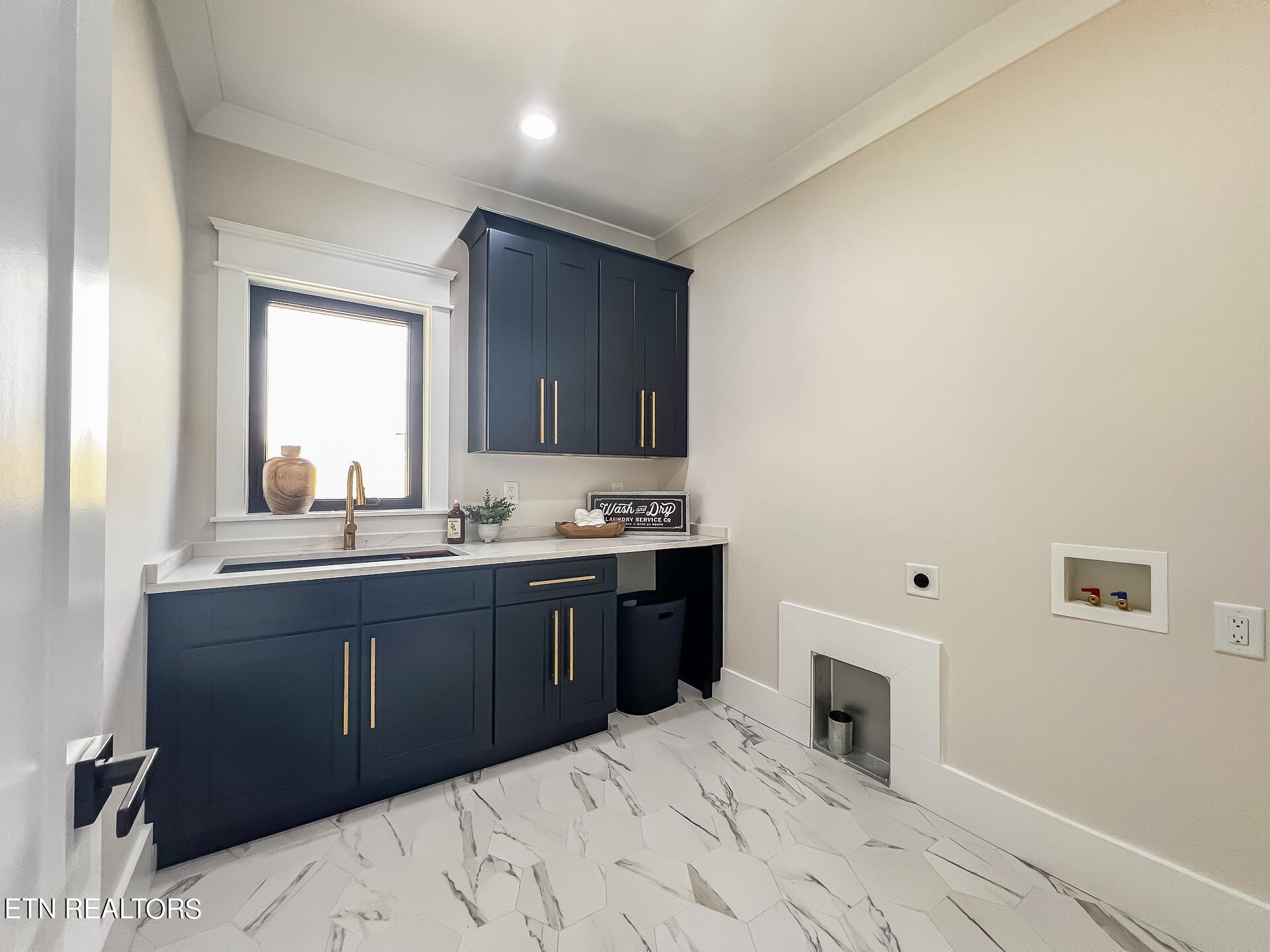 182 Oostanali Way