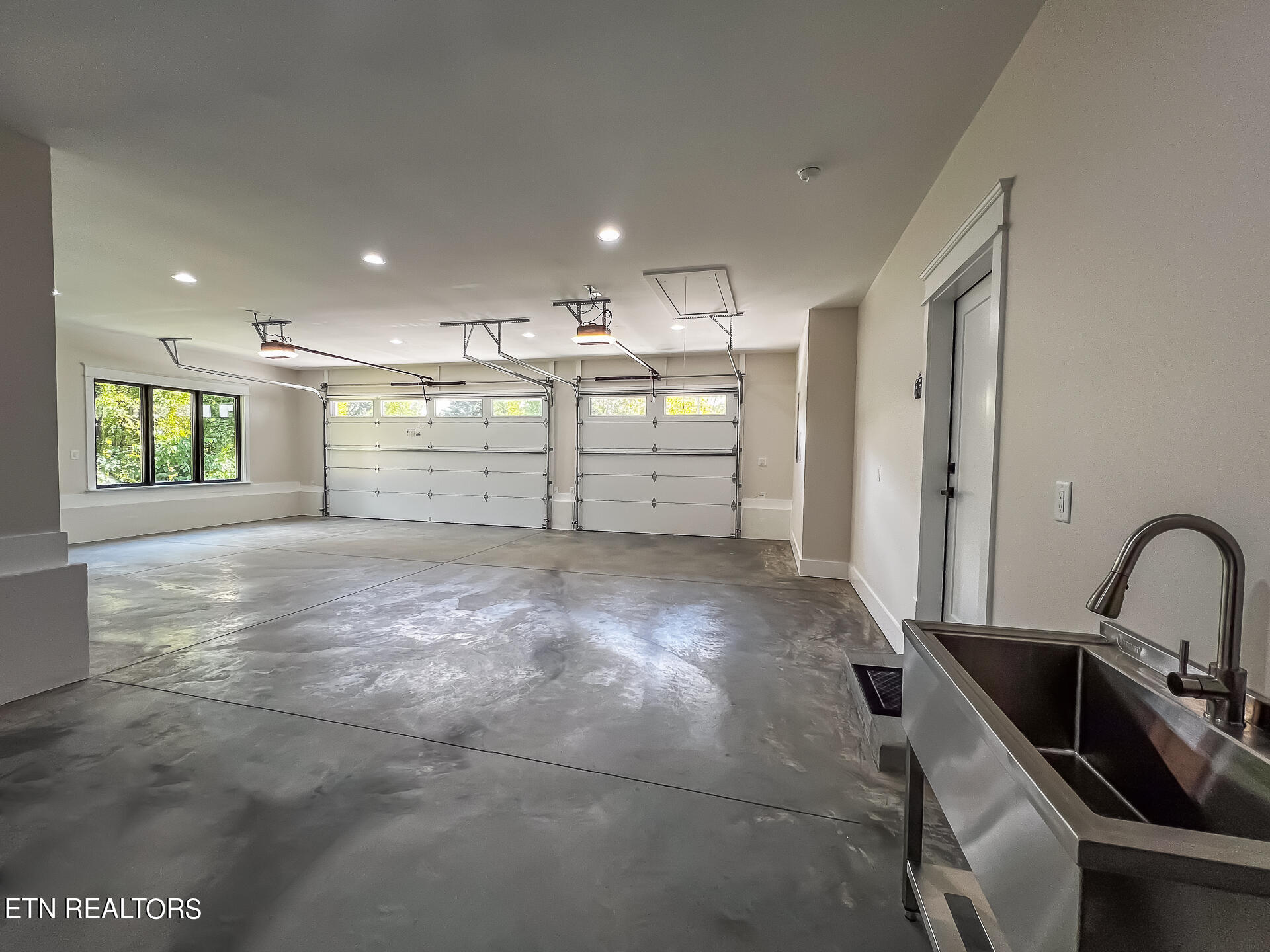182 Oostanali Way