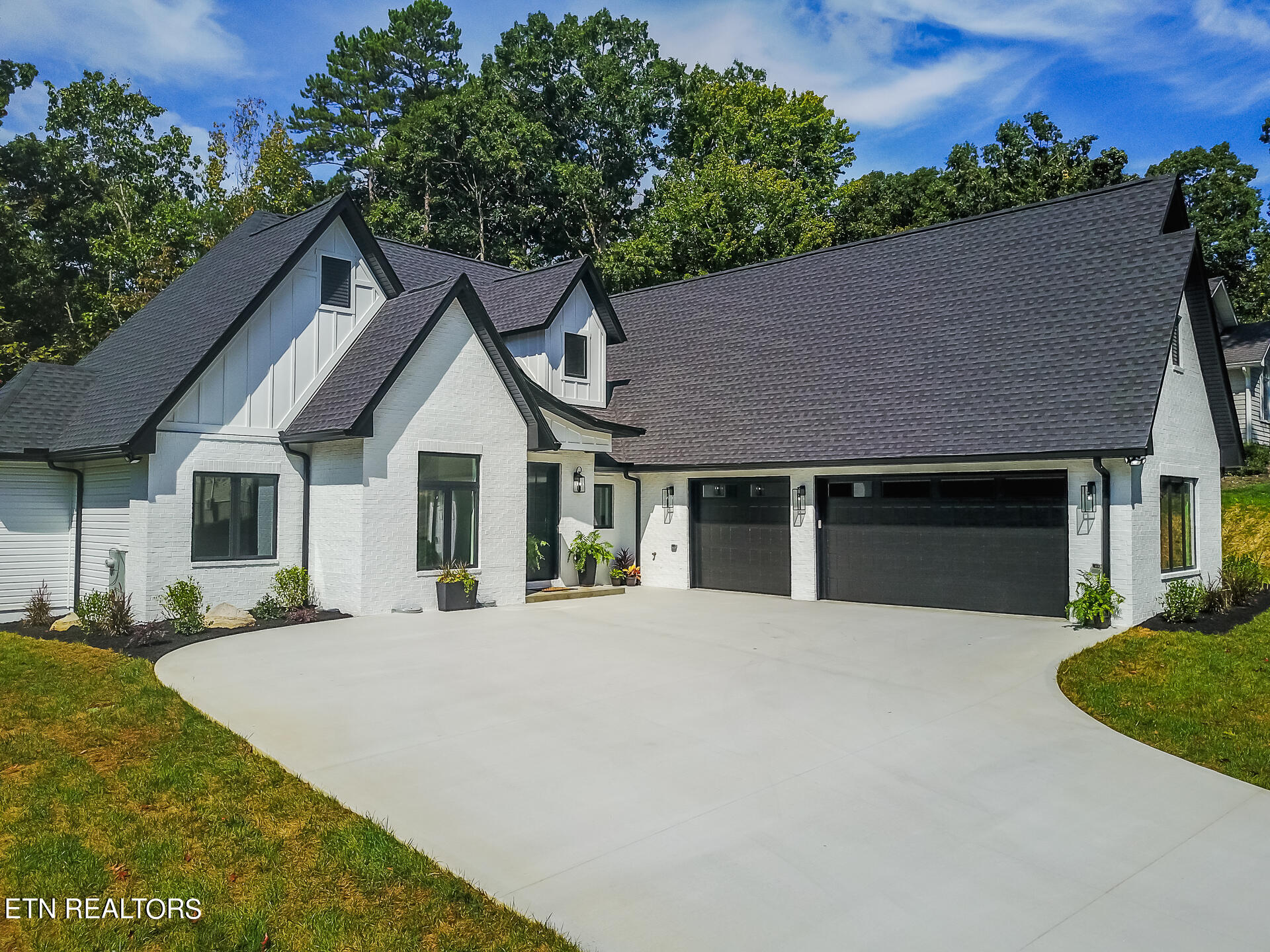 182 Oostanali Way