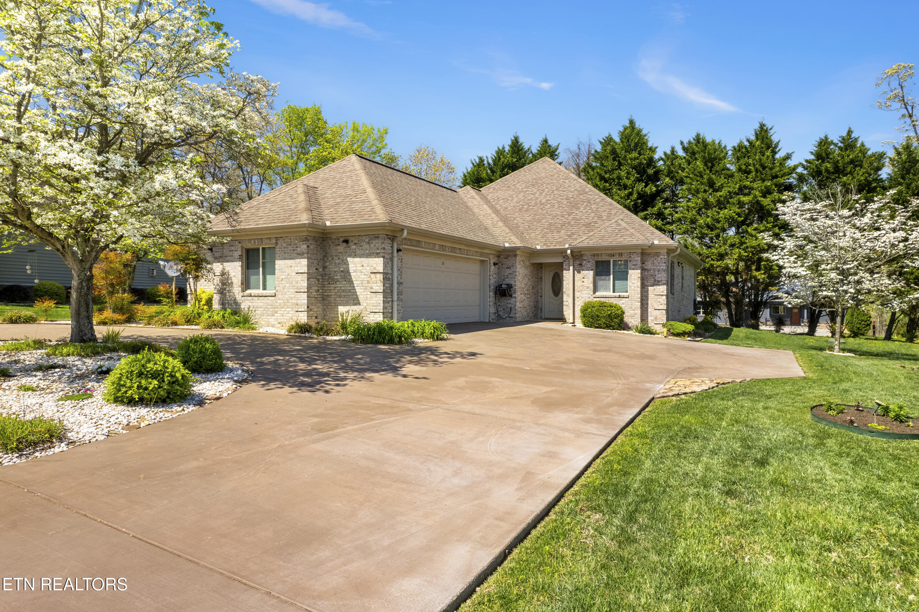 124 Pocola Way