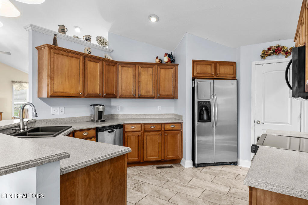 176 Amohi Way