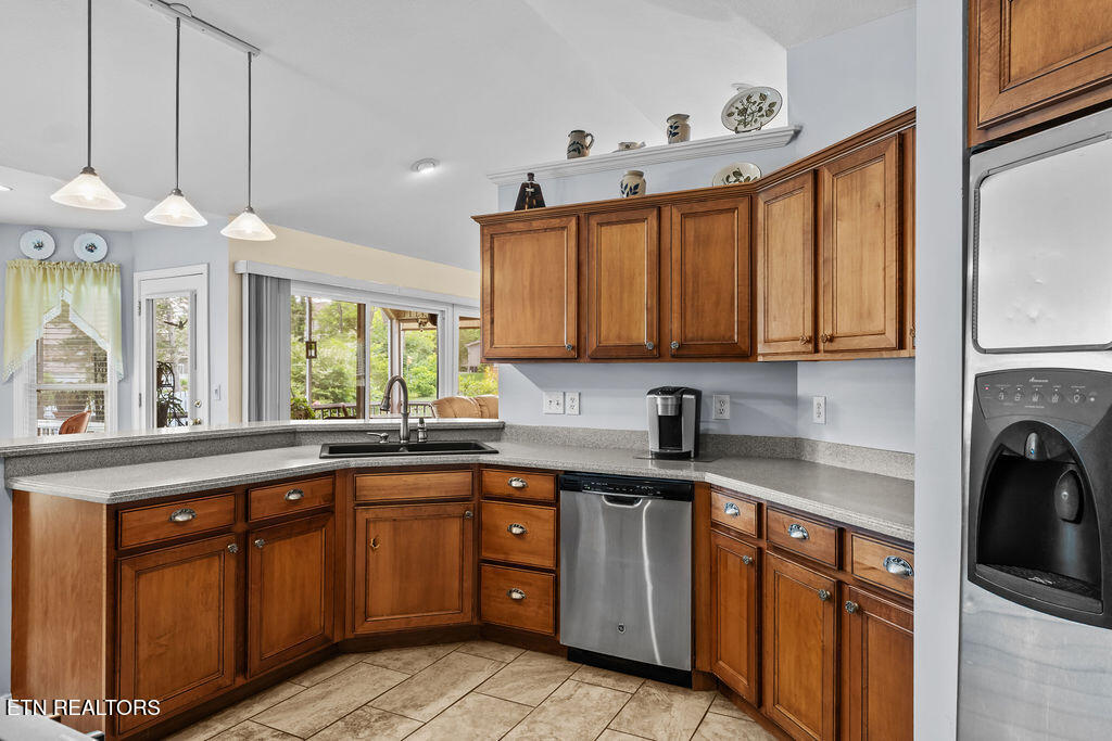 176 Amohi Way