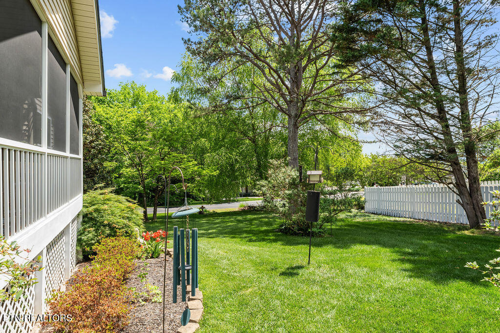 176 Amohi Way
