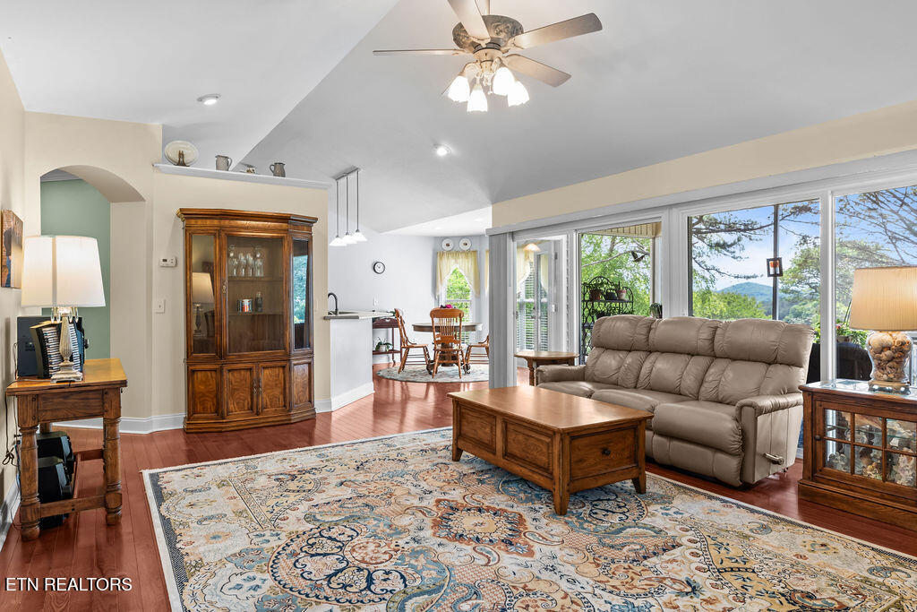 176 Amohi Way