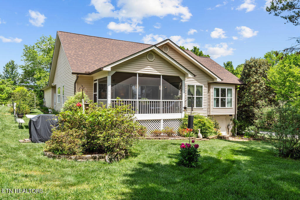 176 Amohi Way