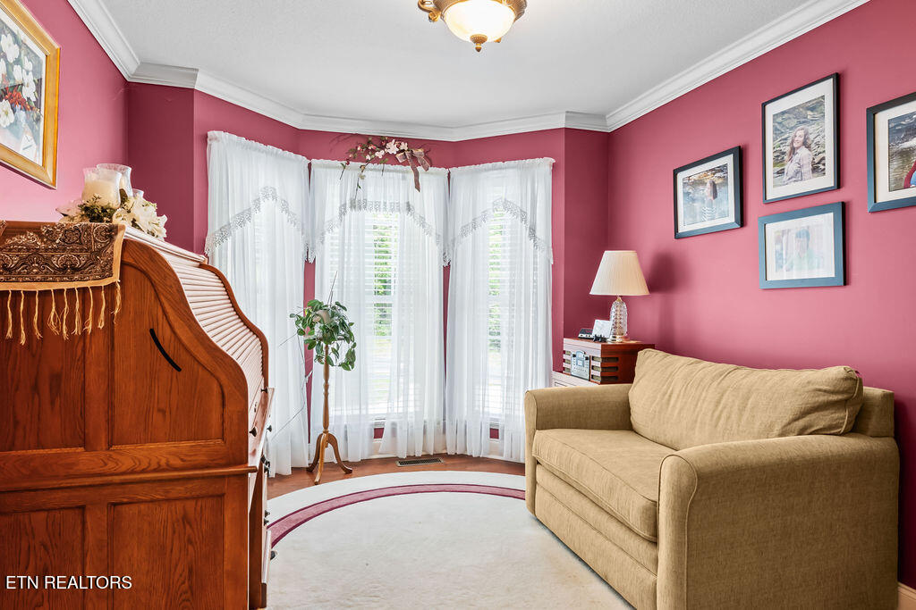 176 Amohi Way