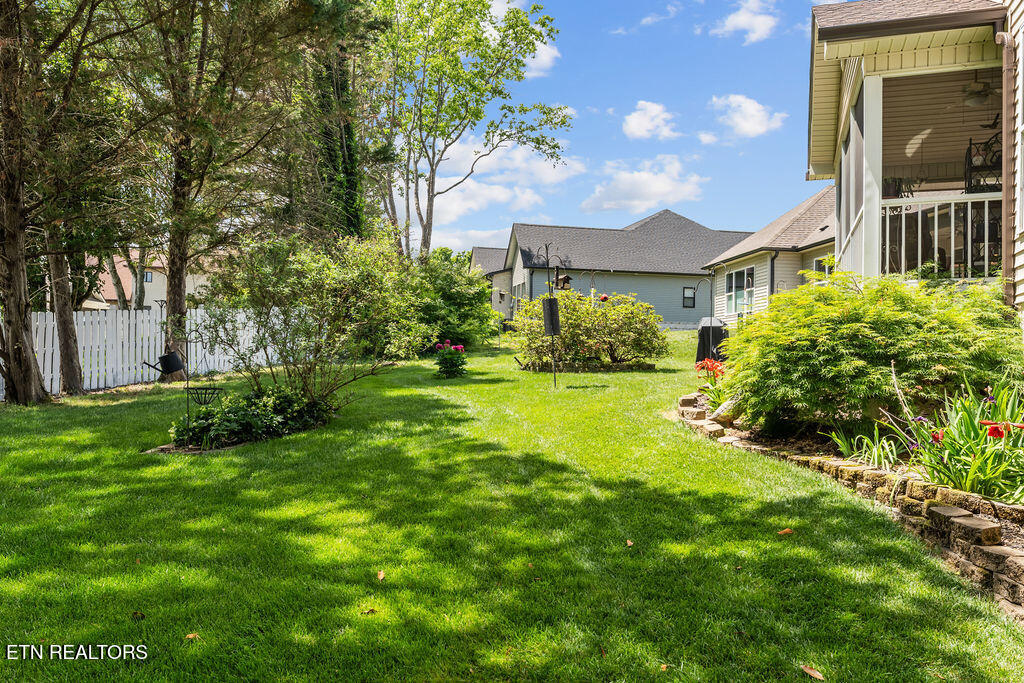 176 Amohi Way