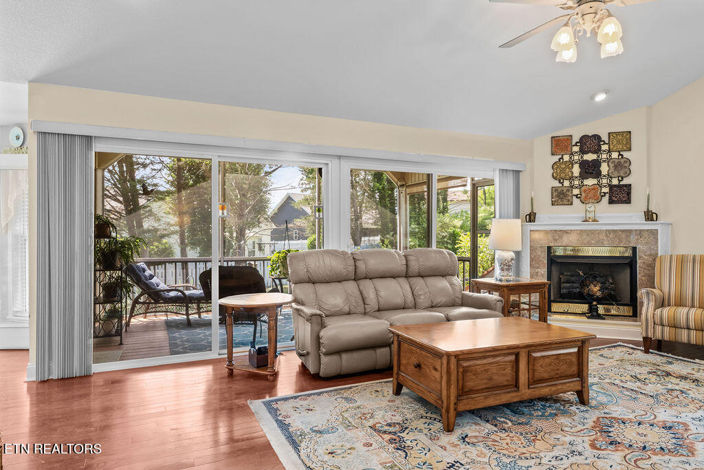 176 Amohi Way