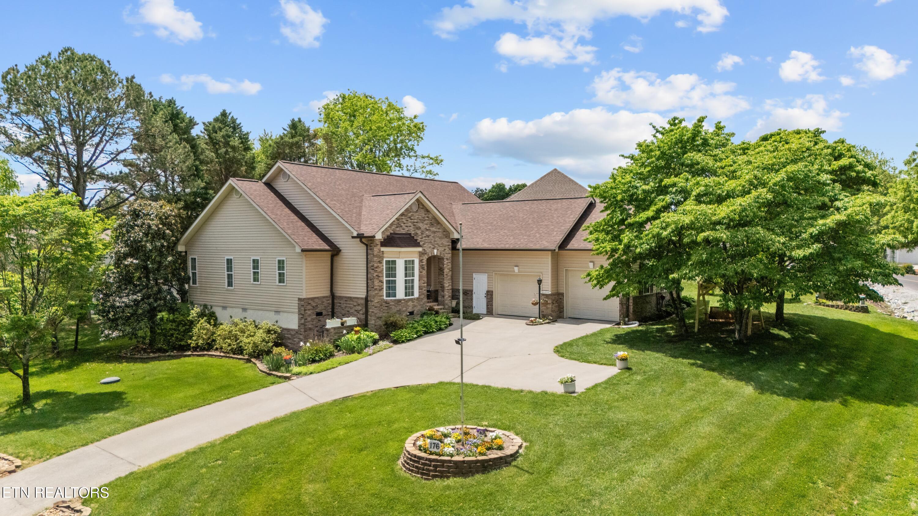 176 Amohi Way