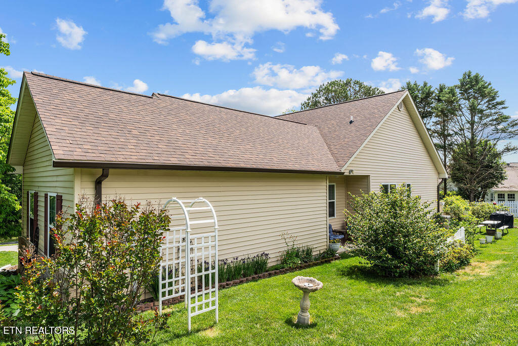 176 Amohi Way