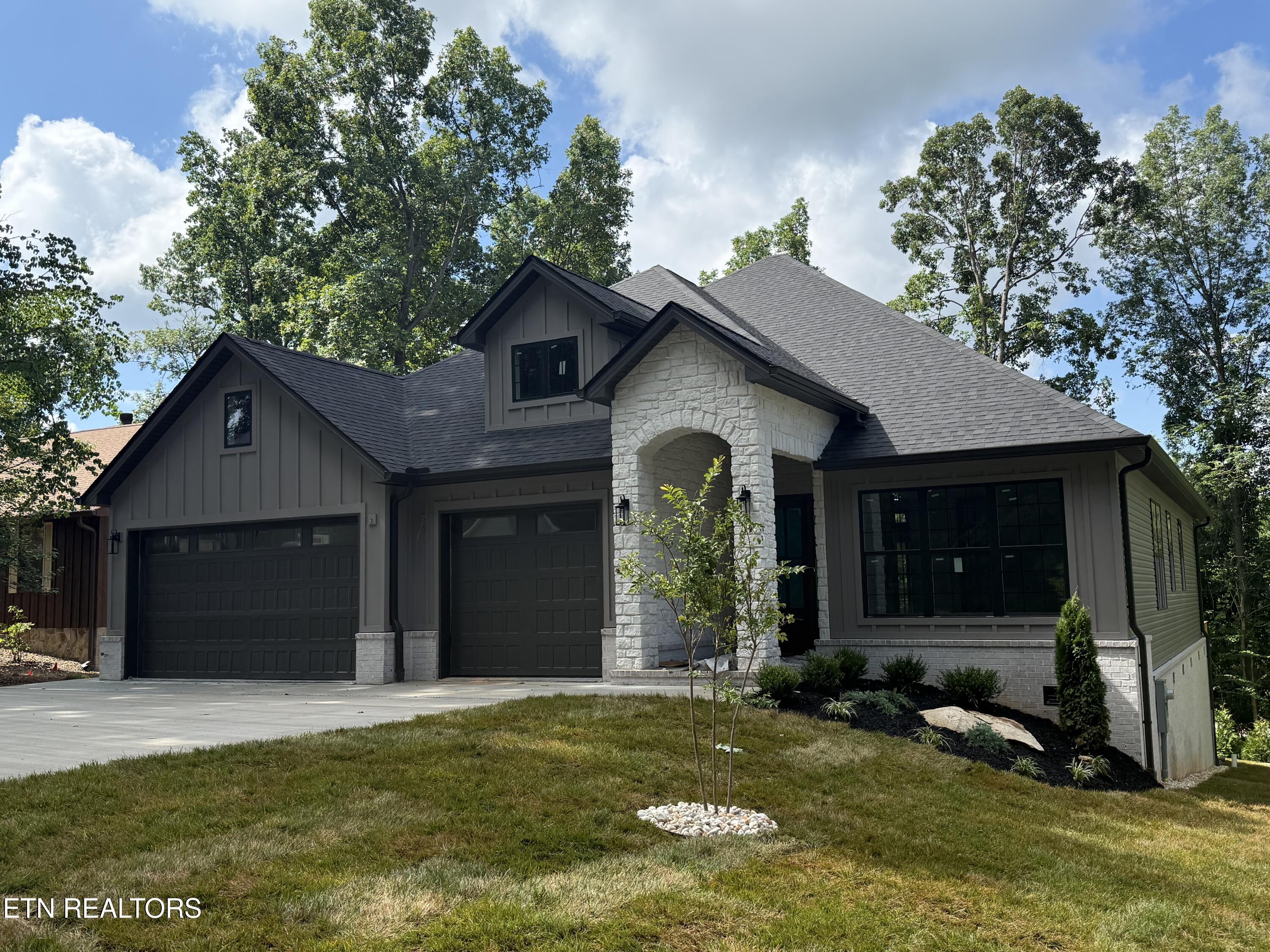 260 Mialaquo Circle