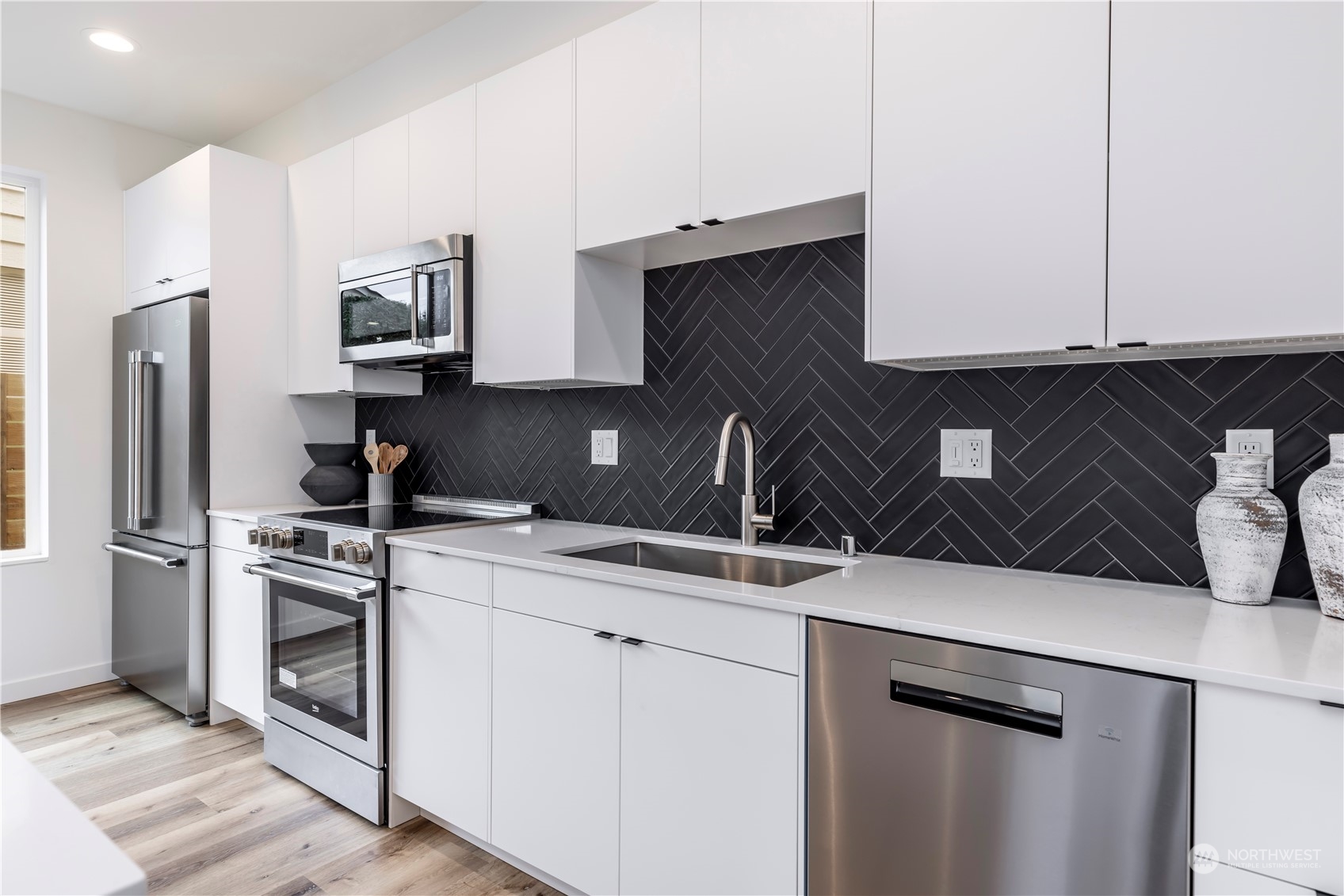 9223 A 25th Avenue SW