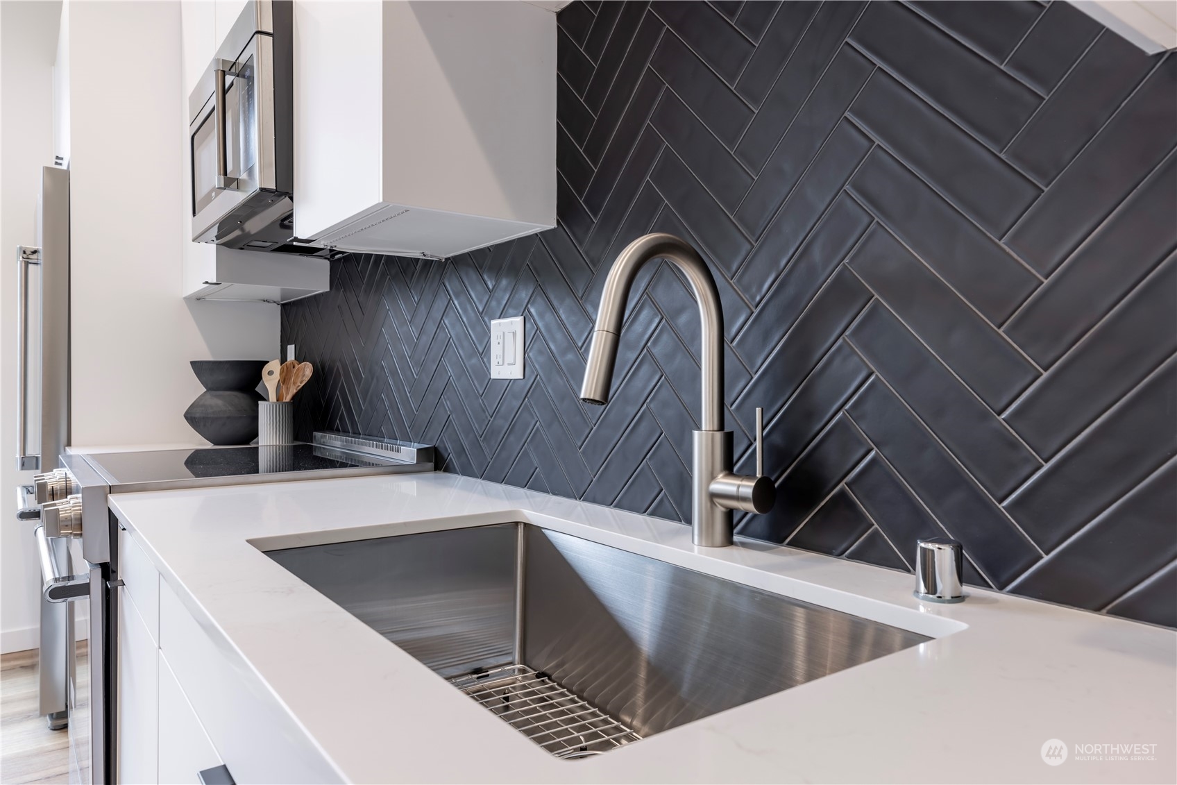 9223 A 25th Avenue SW