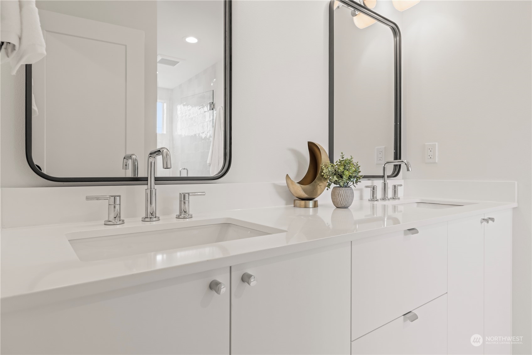 9221 A 25th Avenue SW