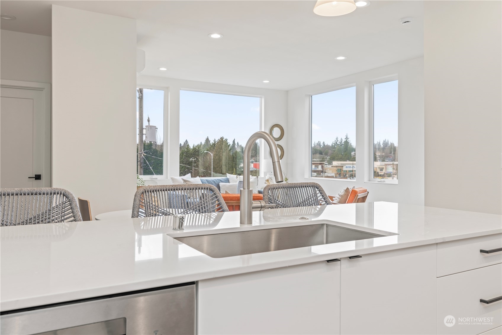 9221 A 25th Avenue SW