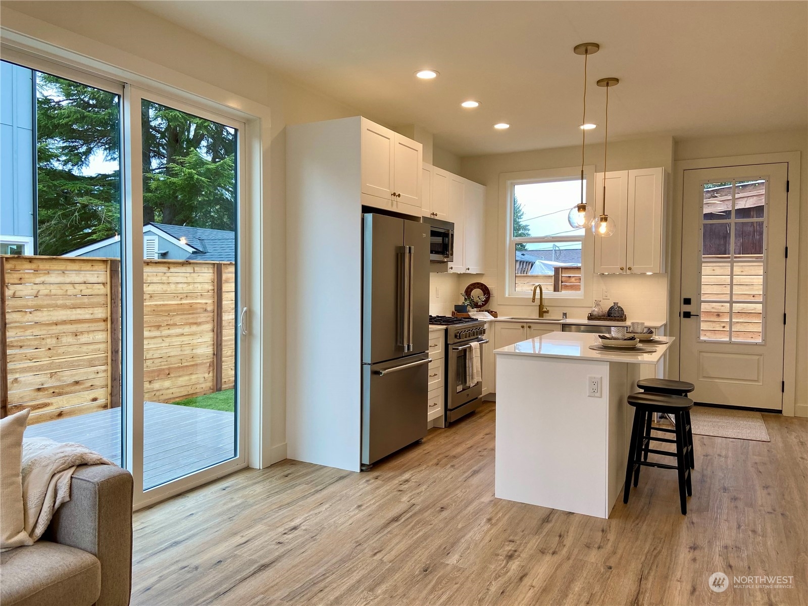 6516 C 40th Avenue SW