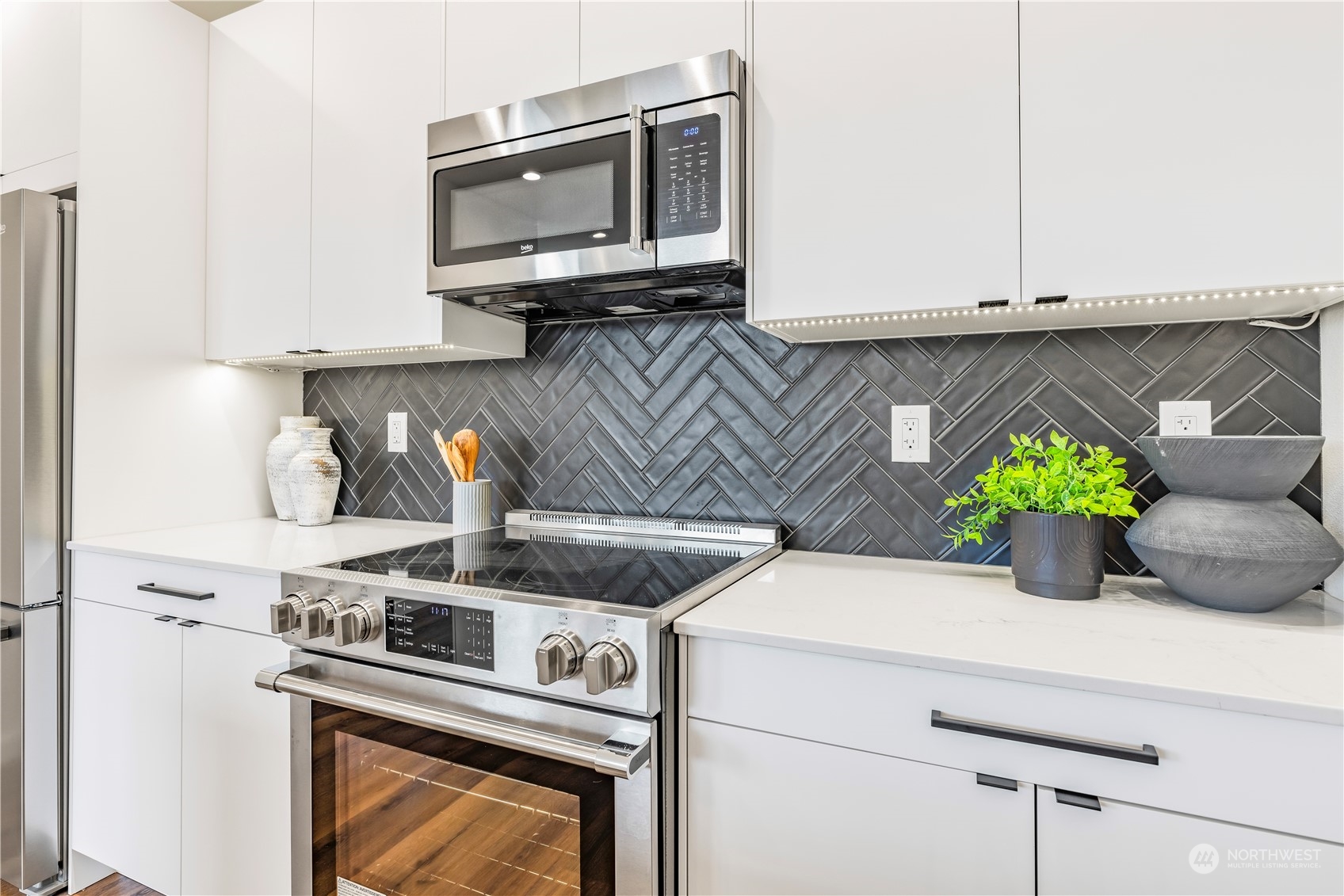 9221 B 25th Avenue SW