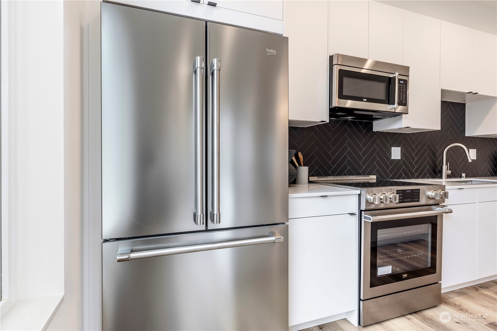 9223 B 25th Avenue SW