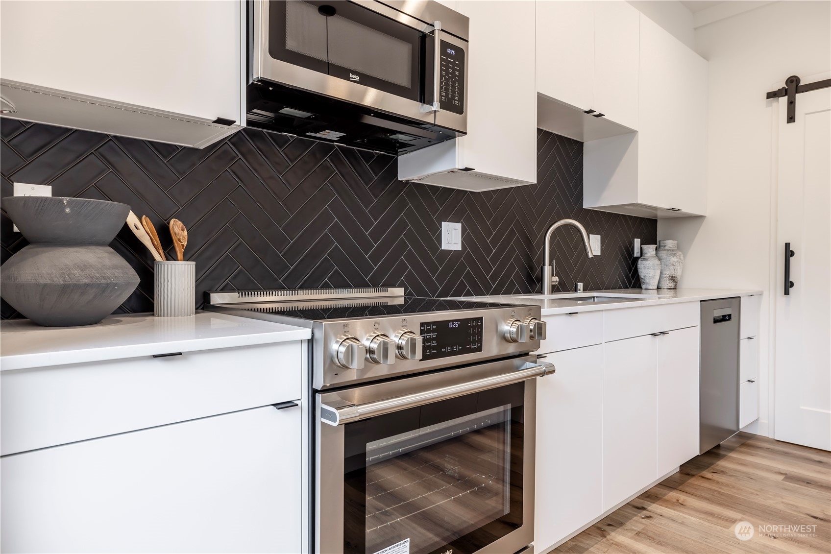 9223 B 25th Avenue SW