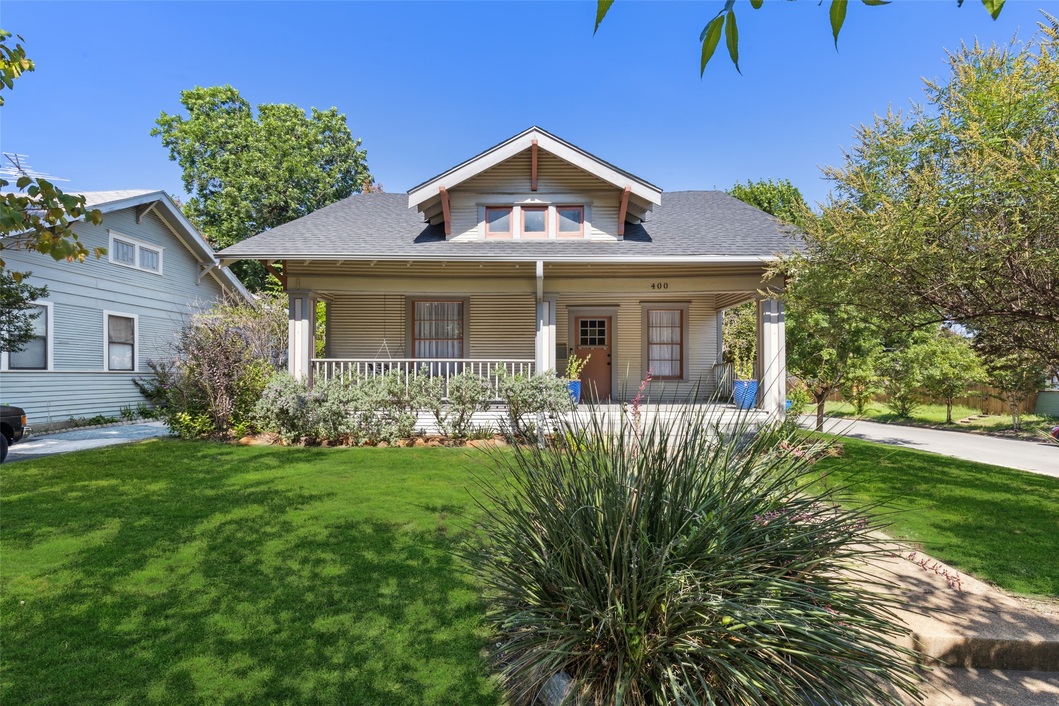 400 N Willomet Avenue