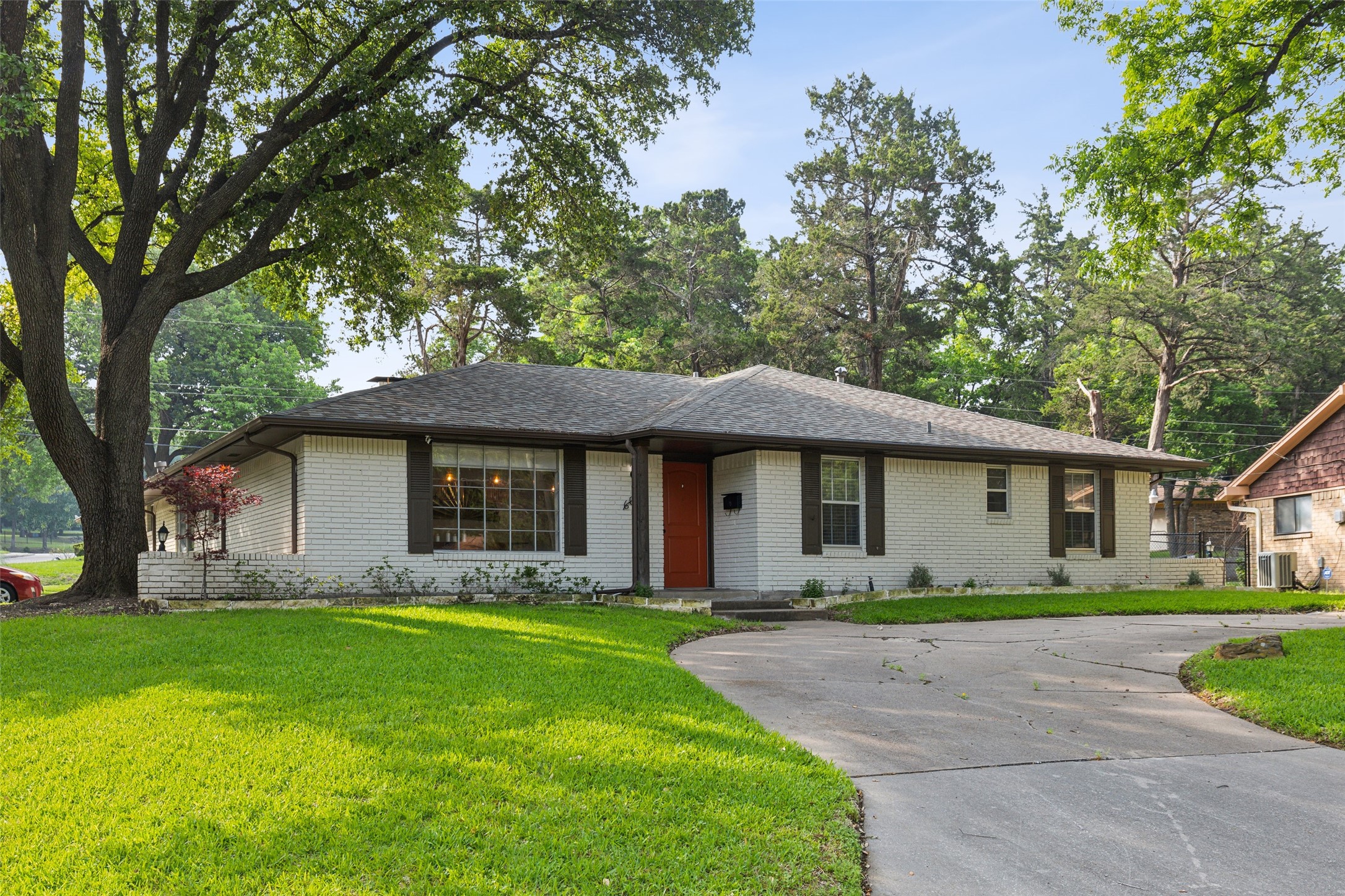 6006 Hunters View Lane